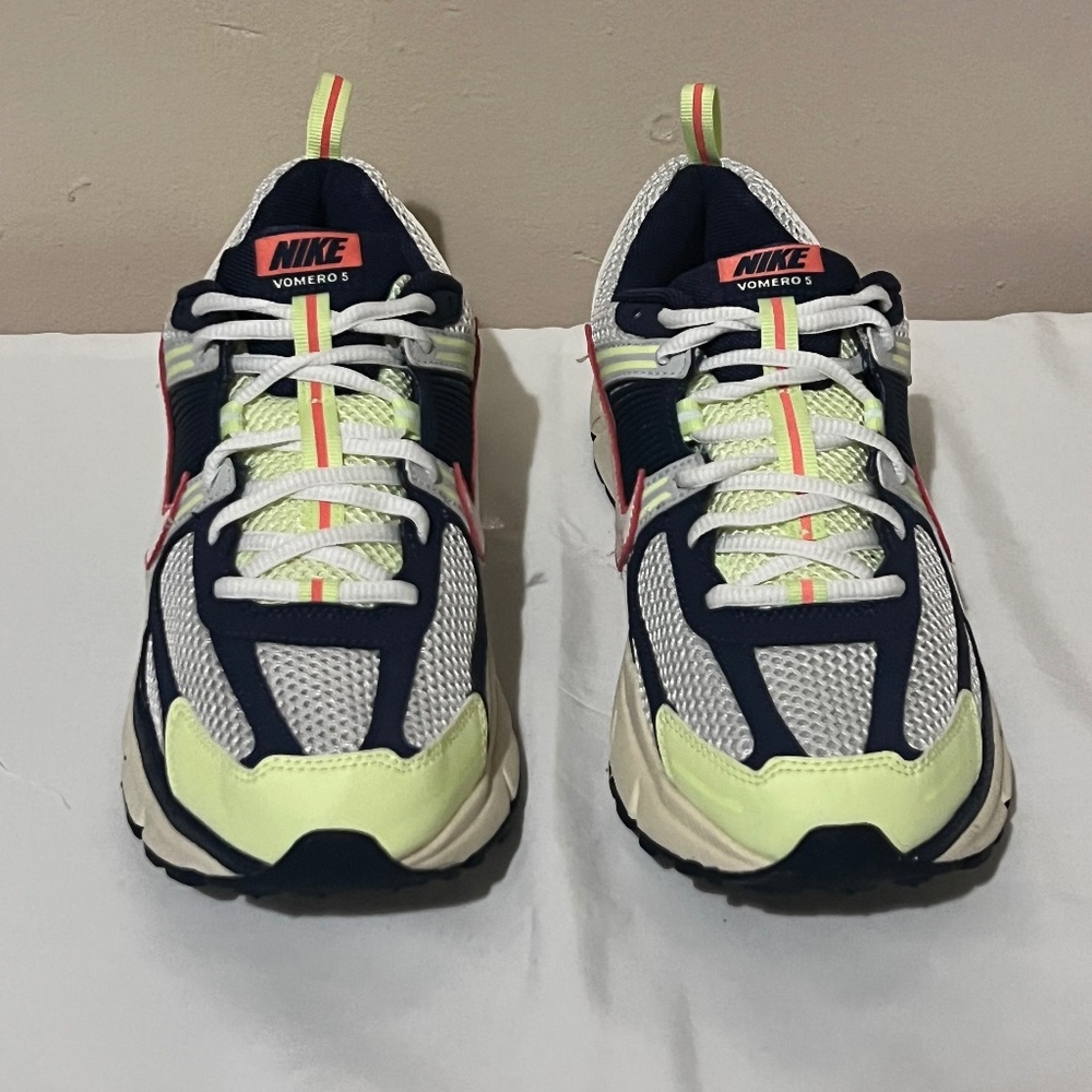 Nike Vomero 5 Sneakers